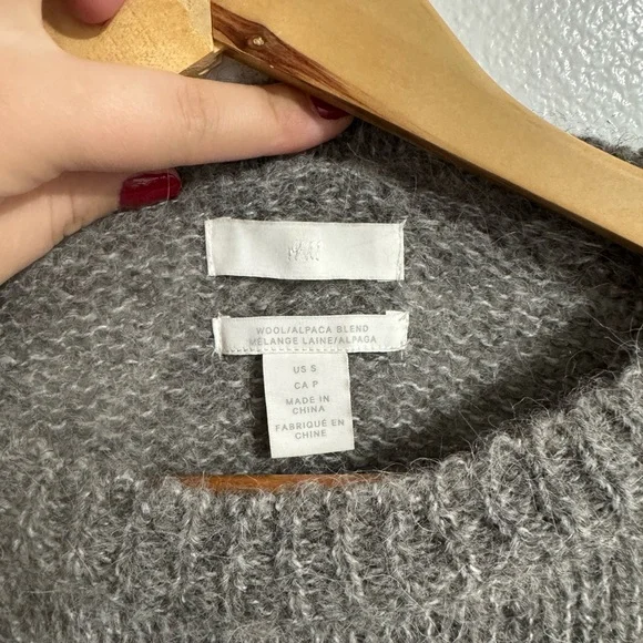 H&M Womens Oversized Wool-Alpaca Blend Cropped Sweater Small Gray Dolman Sleeves - Picture 2 of 4